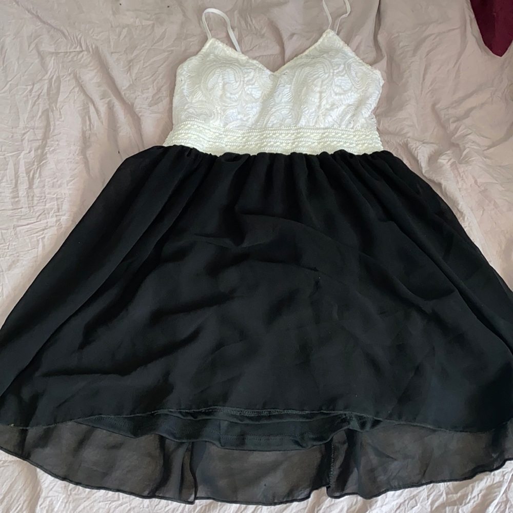 Medium adjustable strap black and white dress